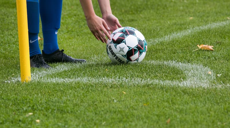 巴黎FC保级后主帅存疑：孔布阿雷去留牵动法甲新军未来